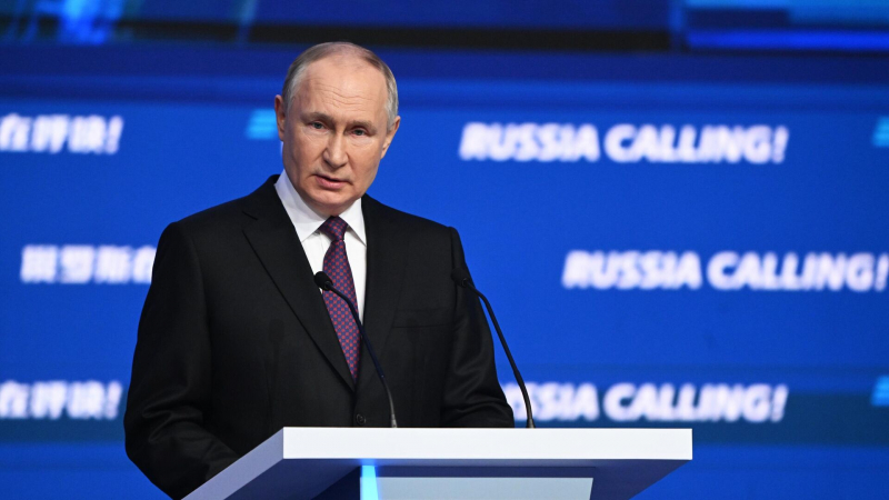 Путин поручил создать единую линейку учебников по госязыкам республик России