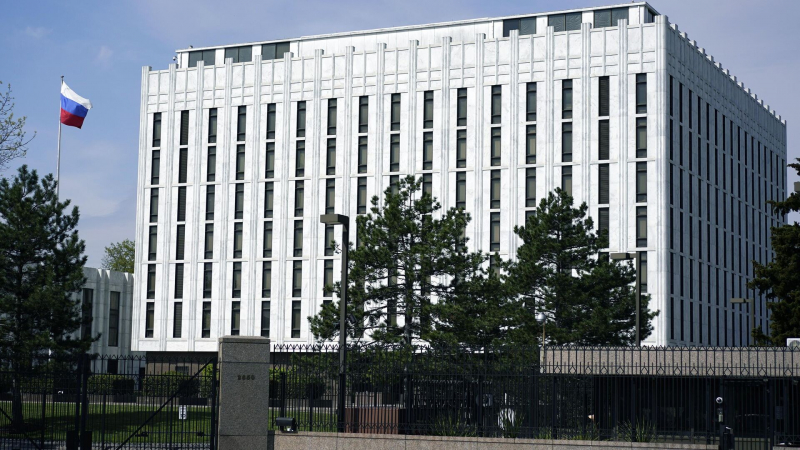 России и США не стоит списывать историю партнерства, заявили в посольстве