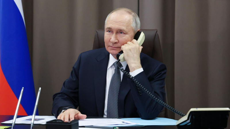 Путин провел телефонный разговор с главой Народного совета Туркмении