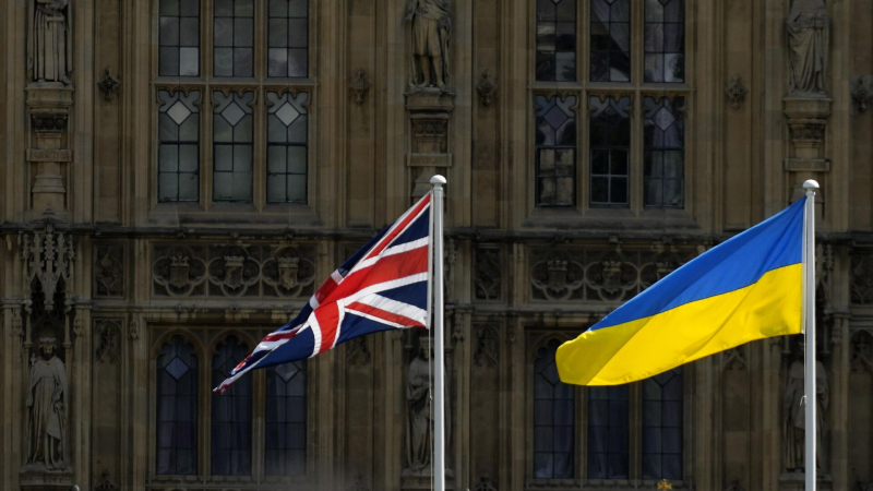 Reform UK запретит флаги Украины на зданиях советов, подконтрольных партии