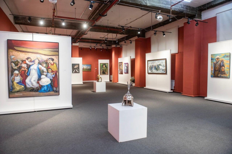 Выставка работ художников к 80-летию Победы открылась в Almaty Gallery