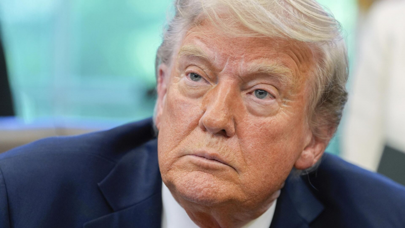 Трамп пообещал мощный ответ Ирану в случае атаки на США