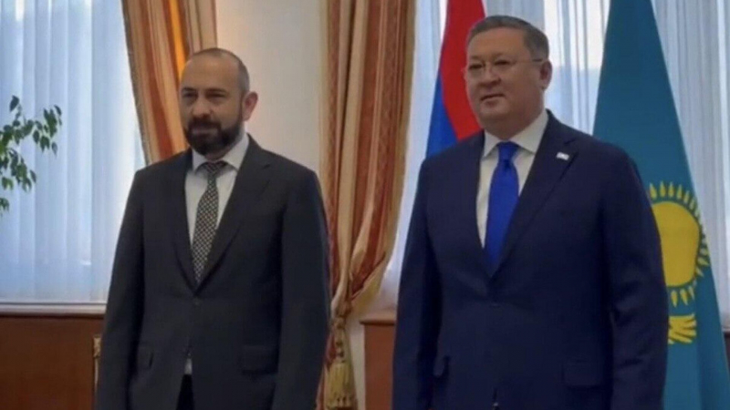 Глава МИД Армении Арарат Мирзоян прибыл в Казахстан